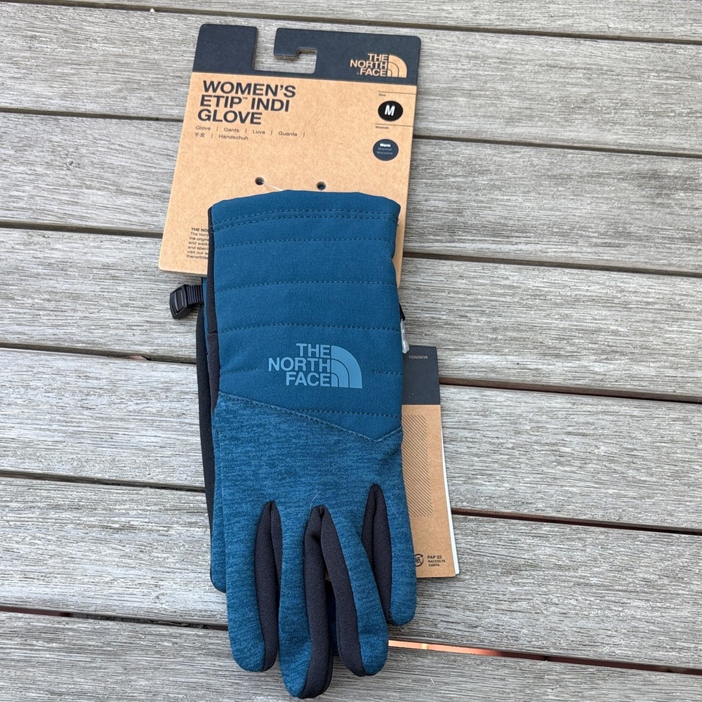 NWT:  The North Face Women's Etip Gloves in Teal and Black